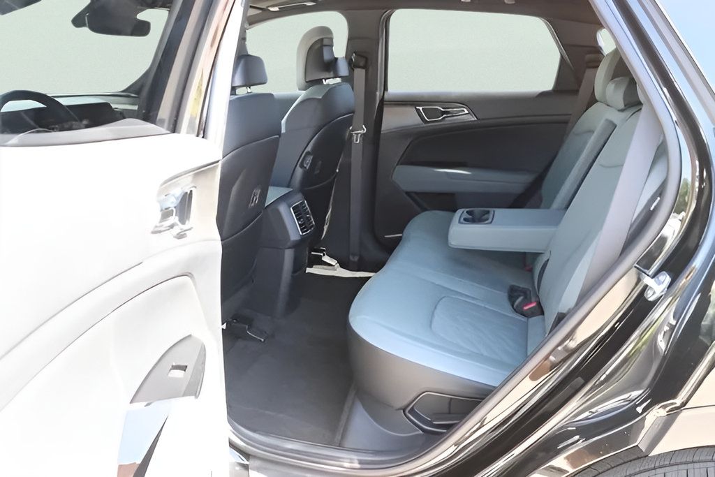 Used 2025 Kia Sportage X-Line AWD/4WD image 18
