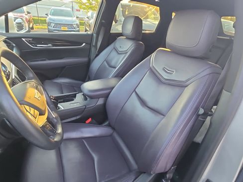 Used 2017 Cadillac XT5 Luxury w/ Driver Awareness Package FWD image 8