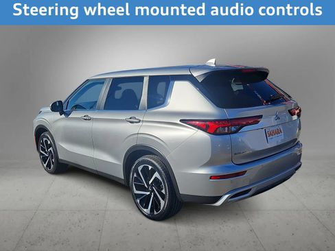 Used 2024 Mitsubishi Outlander SE image 8