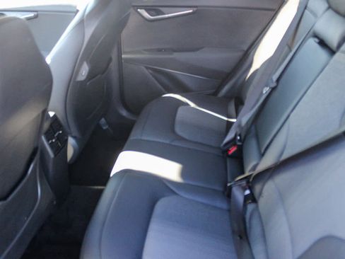 Used 2023 Kia Niro EX image 18