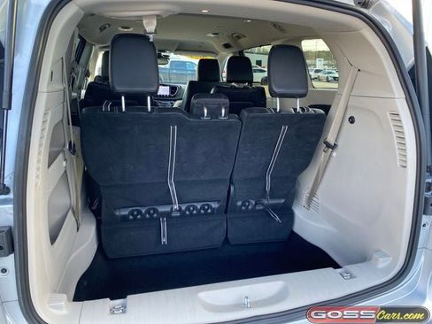 Certified 2024 Chrysler Pacifica Touring-L image 7