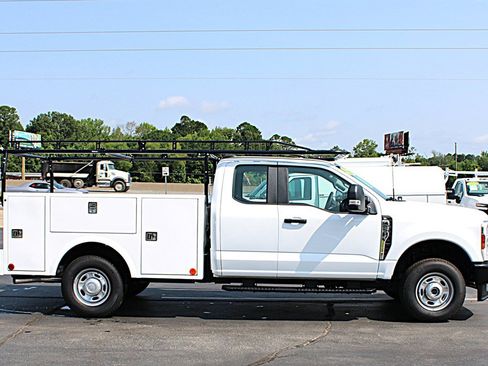 Used 2025 Ford F250 XL AWD/4WD image 9