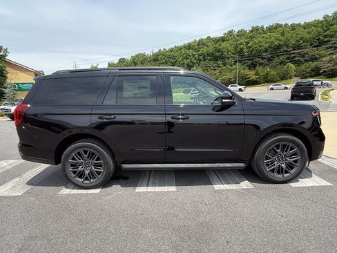 New 2026 Ford Expedition Platinum w/ Stealth Appearance Package AWD/4WD image 4