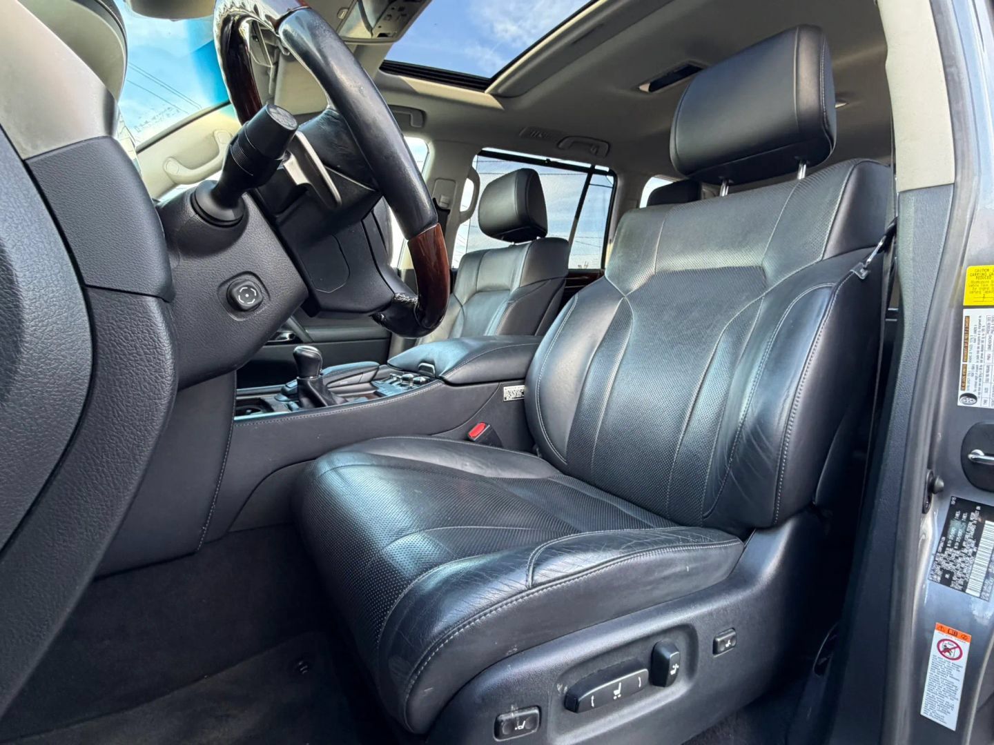 Used 2016 Lexus LX 570 4WD w/ Luxury Package image 10