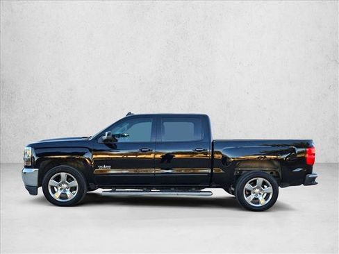Used 2018 Chevrolet Silverado 1500 LT w/ Texas Edition image 9