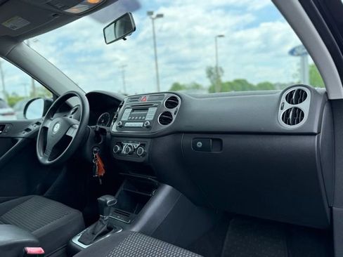 Used 2010 Volkswagen Tiguan SE AWD/4WD image 14