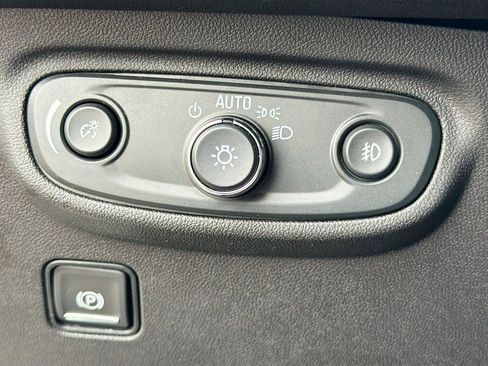 Used 2024 GMC Terrain SLT image 36