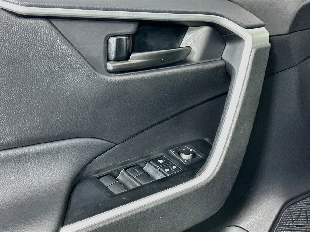Certified 2025 Toyota RAV4 LE FWD image 18