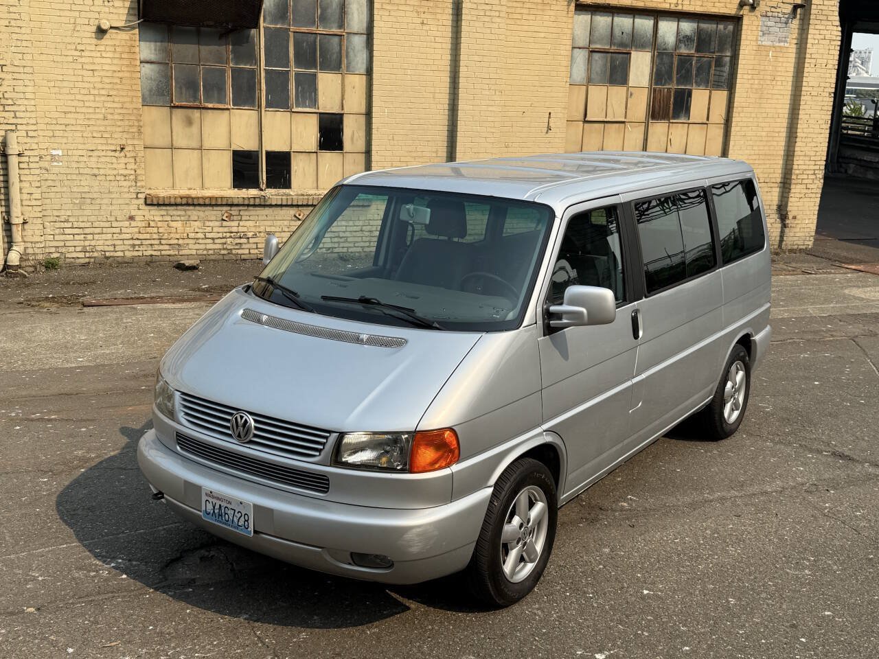 Used 2003 Volkswagen Eurovan MV FWD image 32