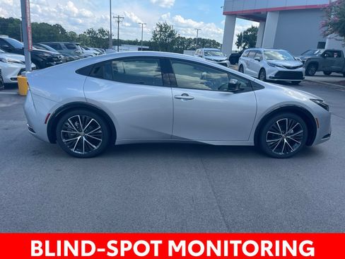 Used 2025 Toyota Prius XLE FWD image 9