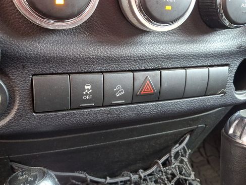 Used 2015 Jeep Wrangler Sport AWD/4WD image 25