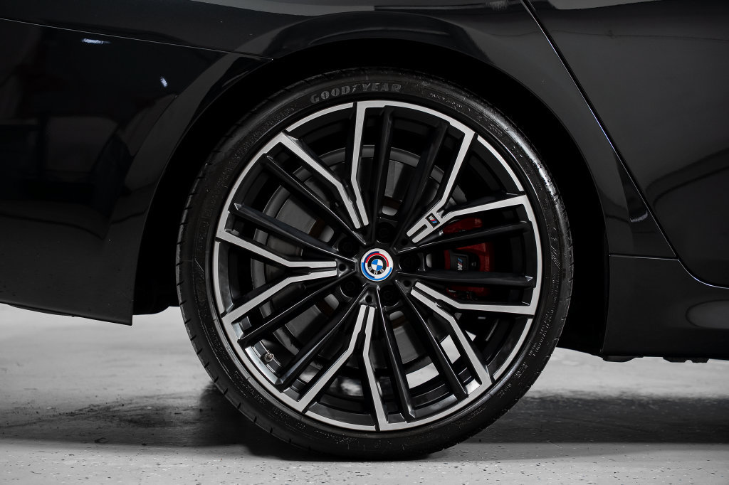 Used 2023 BMW M550i xDrive AWD/4WD image 7