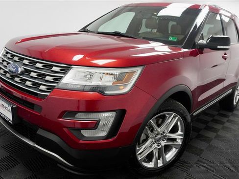 Used 2016 Ford Explorer XLT w/ Equipment Group 202A AWD/4WD image 51