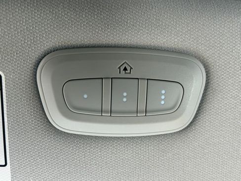 Used 2019 Jeep Cherokee Overland w/ Technology Group image 24