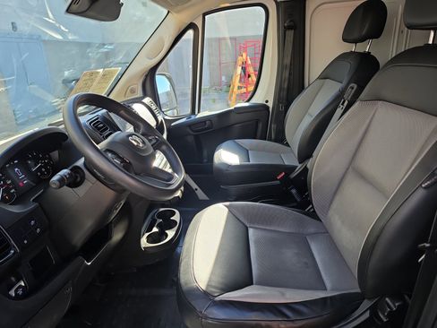 Used 2025 RAM ProMaster 2500 w/ Convenience Group FWD image 13