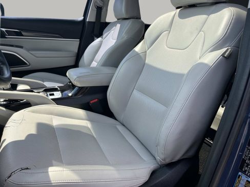 Used 2023 Kia Telluride S w/ S Sunroof Package FWD image 32