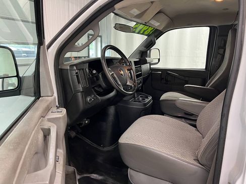 Used 2016 Chevrolet Express 3500 RWD image 7