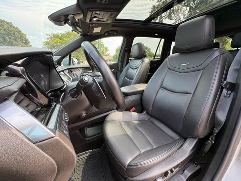 Used 2023 Cadillac XT6 Sport w/ Technology Package AWD/4WD image 24