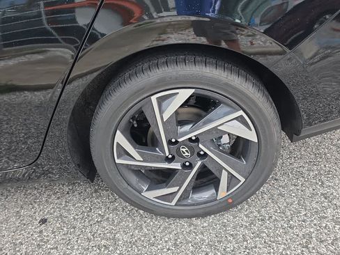 New 2026 Hyundai Elantra Limited FWD image 14