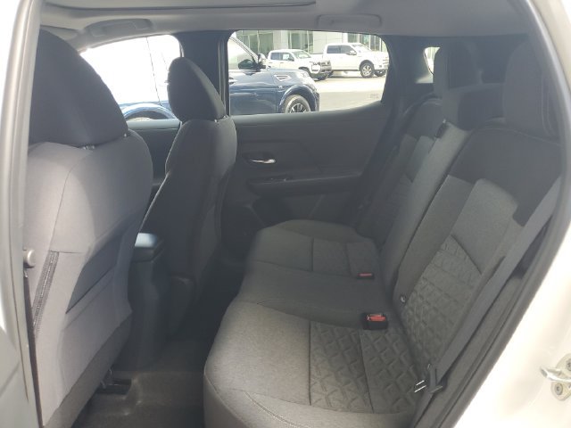 Used 2025 Nissan Kicks SV w/ SV Premium Package FWD image 9