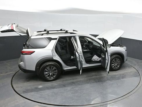 Used 2024 Nissan Pathfinder SV w/ Black Appearance Package image 55