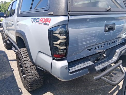 Used 2021 Toyota Tacoma TRD Off-Road w/ TRD Premium Off Road Package AWD/4WD image 4