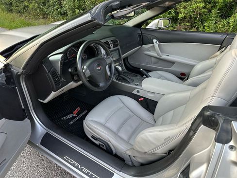 Used 2006 Chevrolet Corvette Coupe w/ Preferred Equipment Group RWD image 13