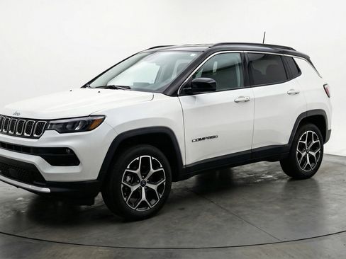 Used 2025 Jeep Compass Limited image 3