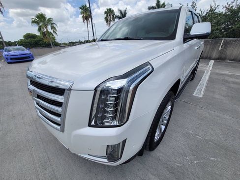 Used 2017 Cadillac Escalade 2WD image 11