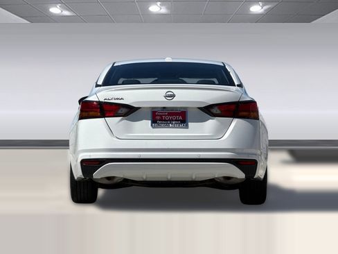 Used 2025 Nissan Altima 2.5 SV FWD image 9