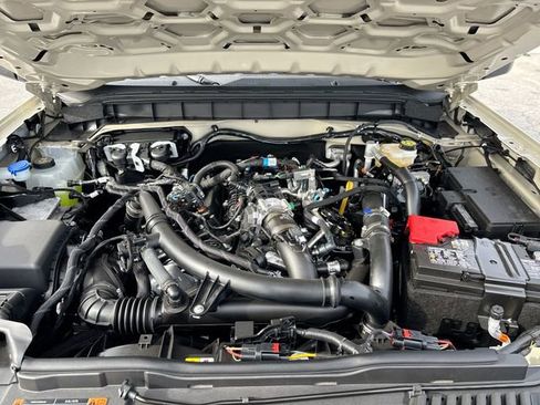 New 2025 Ford Bronco Badlands image 11