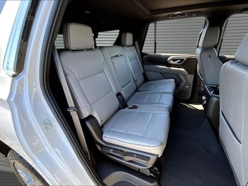 Used 2023 GMC Yukon SLT w/ SLT Premium Package AWD/4WD image 25