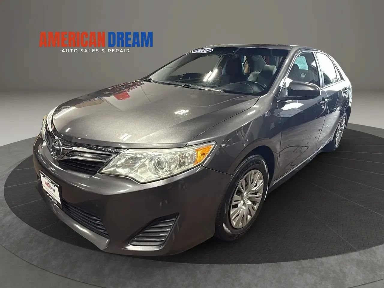 Used 2014 Toyota Camry LE FWD image 1