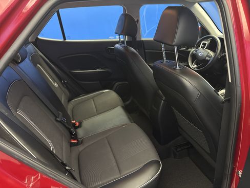 Used 2022 Hyundai Venue Limited FWD image 24