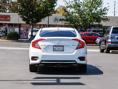 Used 2019 Honda Civic Touring image 3