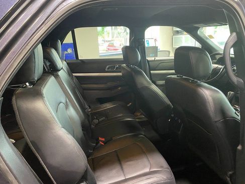 Used 2017 Ford Explorer XLT w/ Equipment Group 202A AWD/4WD image 17