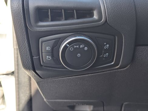 Used 2015 Ford Focus SE w/ Equipment Group 201A FWD image 22