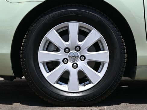 Used 2009 Toyota Camry Hybrid w/ Upgrade Pkg FWD image 9