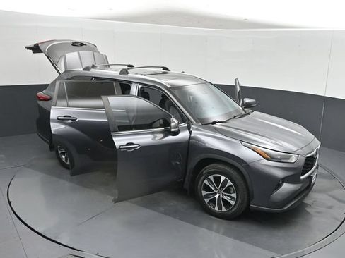 Used 2023 Toyota Highlander XLE AWD/4WD image 62