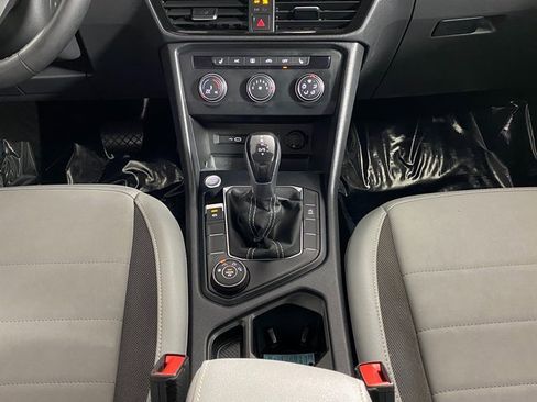 Used 2022 Volkswagen Taos SE image 16