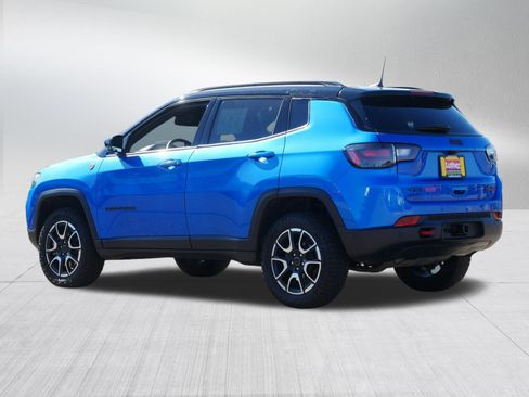 Used 2025 Jeep Compass Trailhawk w/ Trailhawk Elite Group AWD/4WD image 5