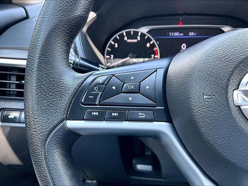 Used 2023 Nissan Altima 2.5 SV FWD image 11