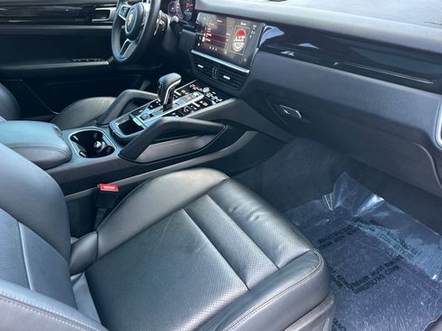 Certified 2023 Porsche Cayenne AWD/4WD image 16