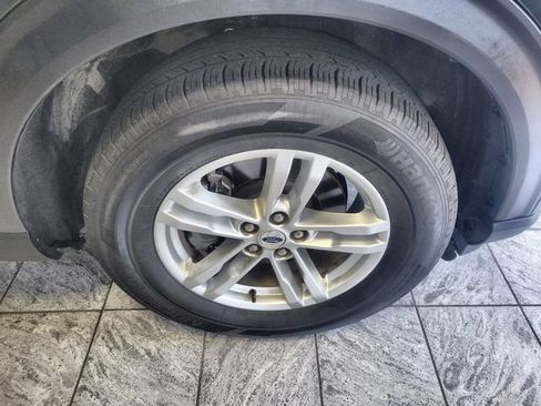 Used 2023 Ford Explorer XLT w/ Equipment Group 202A AWD/4WD image 10