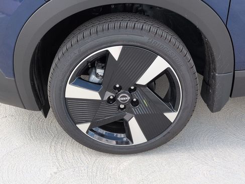 New 2026 Nissan Kicks SR w/ SR Premium Package FWD image 9