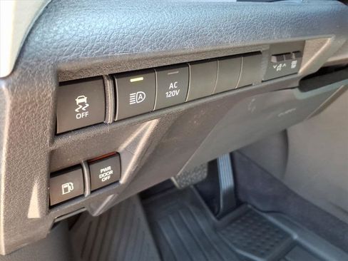 Used 2025 Toyota Sienna XLE w/ XLE Plus Package AWD/4WD image 23
