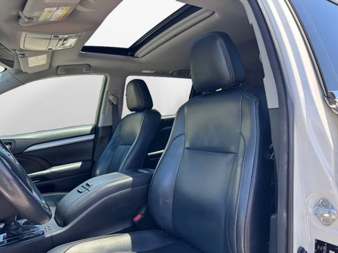 Used 2018 Toyota Highlander XLE FWD image 9