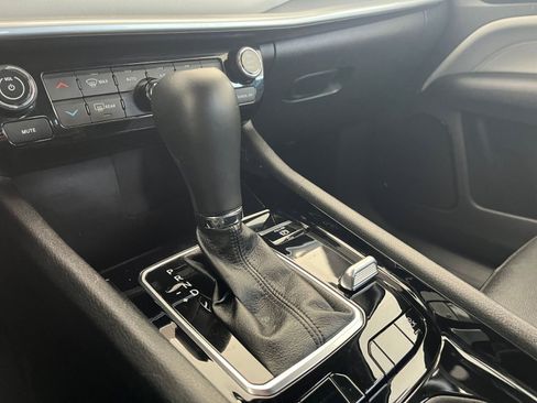 Used 2025 Jeep Compass Limited image 42