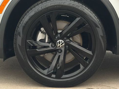 Used 2023 Volkswagen Tiguan SE R-Line FWD image 32