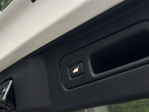 New 2025 Honda Pilot Touring image 8